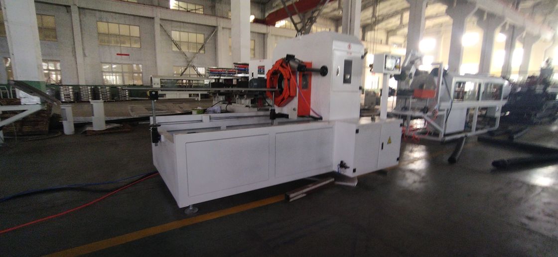 Automatische dubbele wand gegolfde pijplextrusielijn met geavanceerd PLC-besturingssysteem en 28/36 paren malen voor 50 mm-200 mm pijplijndiameter