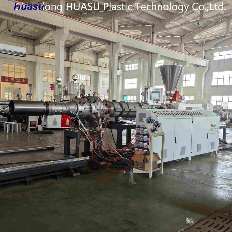 Hoge Output 500-2000Kg/H Gegolfde Pijpmachine met 32-1600mm Pijpdiameter en Siemens PLC Technologie