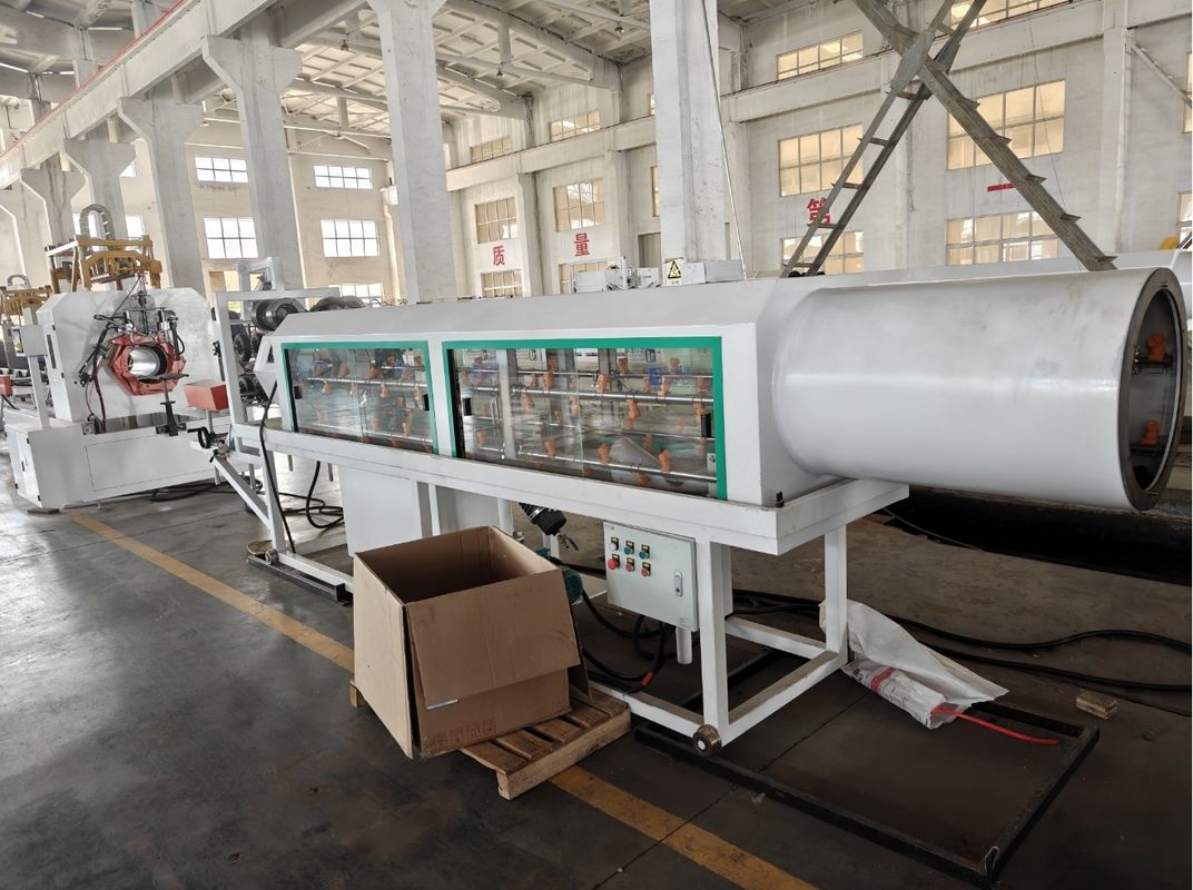 Aanpasbare dubbele wand gegolfde pijp Duurzame HDPE-pijpmachine voor pijpdiameterbereik 32 mm-1600 mm