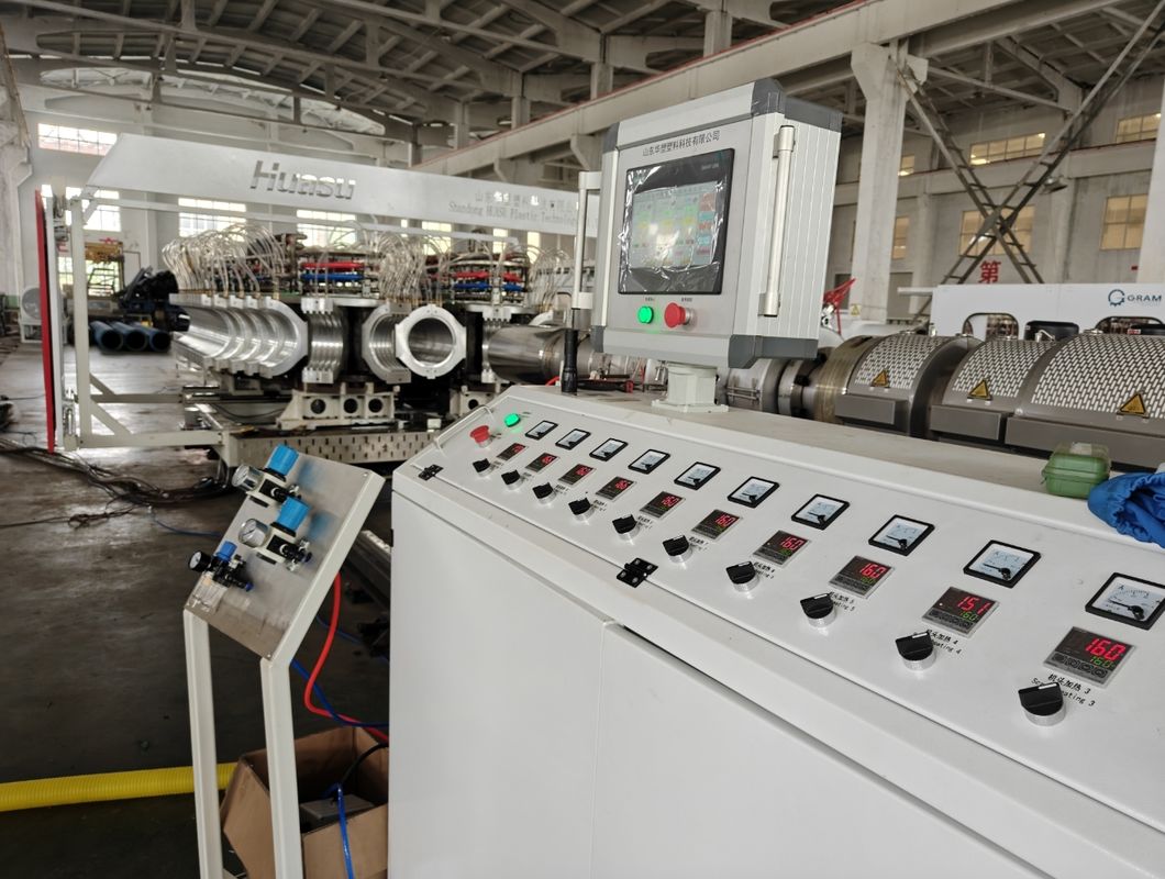Productielijn voor golfmatige dubbelstrengsplastiekbuis extruder Hoog rendement