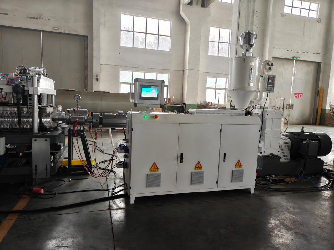 Dubbele wand gegolfde pijplextrusielijn met 1 set waterkoeltank HV>740 vatschroef en 1 jaar garantie