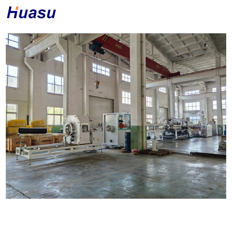 HDPE-golfpijplextrusielijn met PLC-besturing aanraakscherm hoge productiviteit automatisch gecomputreerd voor grootschalige productie