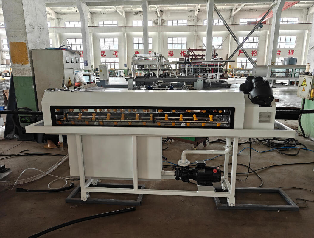 Eenwandige golfdraadbuis-extrusielijn met PLC-besturingssysteem en elektrische componenten van Schneider/Siemens met nitridiepte van 0,4 tot 0,7 mm