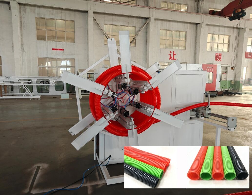 Enkelwandige gegolfde pijp extrusielijn met Siemens Schneider hoofd-elektra PLC afstandsbediening en 38CrMoAlA cilindermateriaal