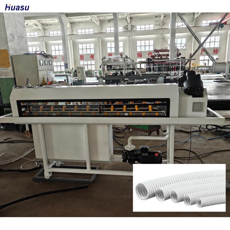 PLC-gestuurde productielijn voor enkelwandige golfpijpen voor PP PE PVC grondstoffen, die productie en consistentie garandeert