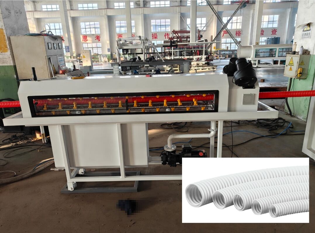 Siemens Schneider Main Electrical Corrugated Pipe Extrusion Line Extruding Machine ontworpen voor het productieproces van buizen
