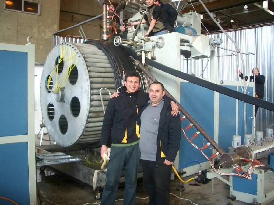 Spiraalvormige HDPE van de de Lijn Reusachtige Diameter van de Pijpuitdrijving van de de Holheidsmuur Spiraalvormige de Pijpproductielijn